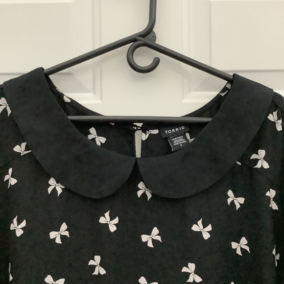 Torrid Black Sheer White Bow Blouse Size 4 - Picture 4 of 6